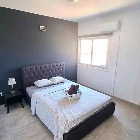 Апартаменты Unique 2br Apt 10 With 150mbit Plus Netflix *